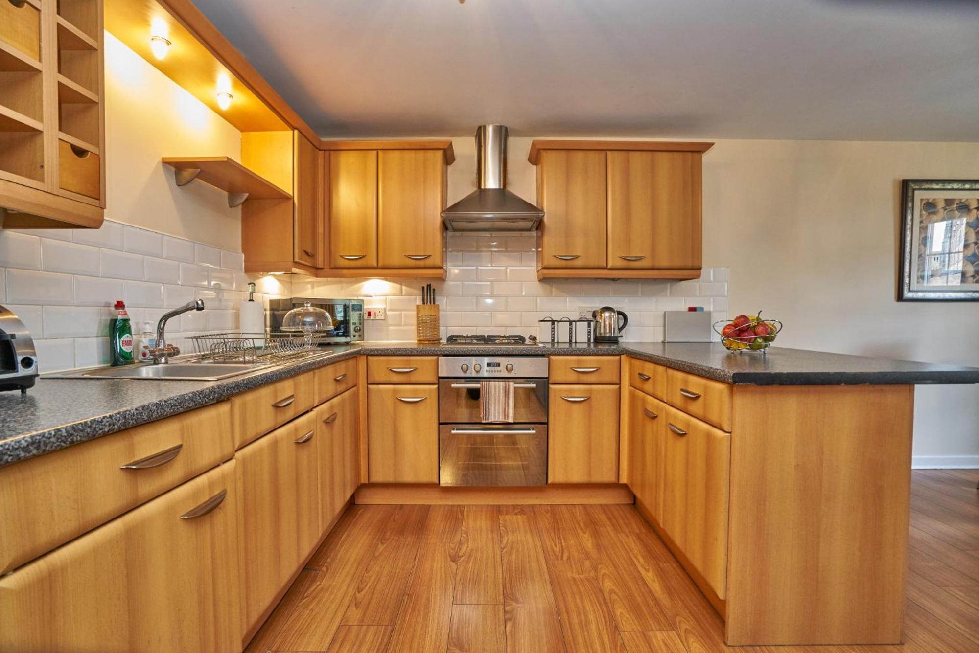 Edinburgh Pearl Apartments - Haymarket Residence — Photos 3